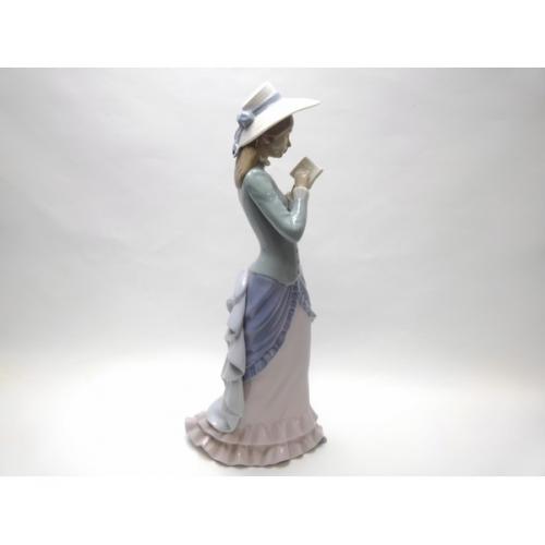 美品 LLADRO 「読書する貴婦人」 【公式通販】