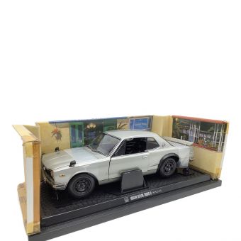 京商 (キョウショウ) モデルカー 1/18 ニッサン・スカイライン 2000GT-R KPGC10(シルバー)