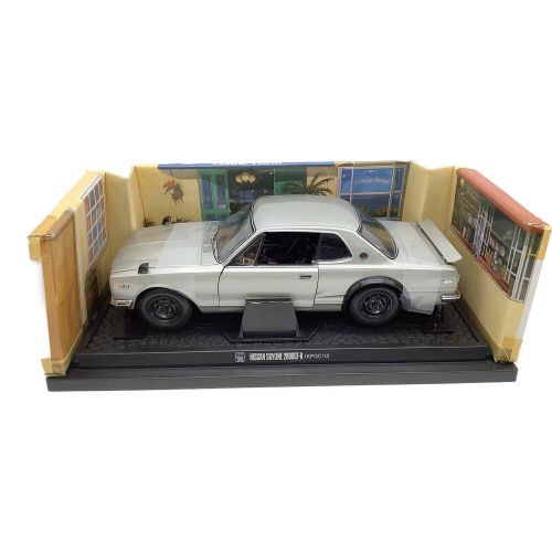 京商 (キョウショウ) モデルカー 1/18 ニッサン・スカイライン 2000GT