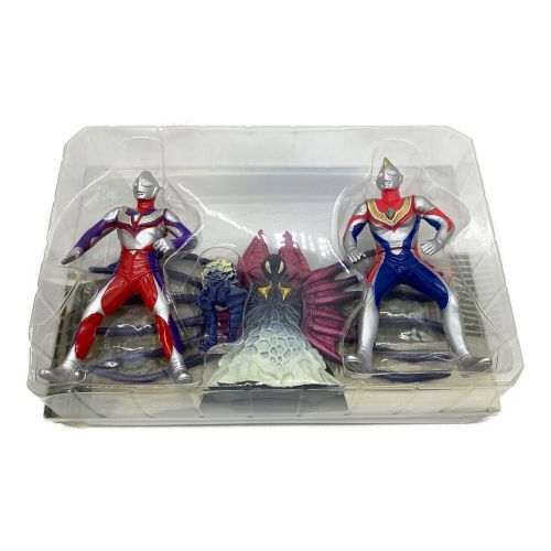 BANDAI (バンダイ) フィギュア ウルトラマンティガ＆ウルトラマンダイナ リアルファイティングセット