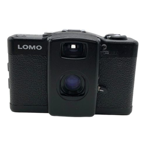 LOMO (ロモグラフィー) LC-A+ 35 mm Film Camera  焦点距離: 32mm 絞り: f2.8, f3.5, f5.6, f8, f11, f16 シャッタースピード: バルブ (B) - 1/500 -