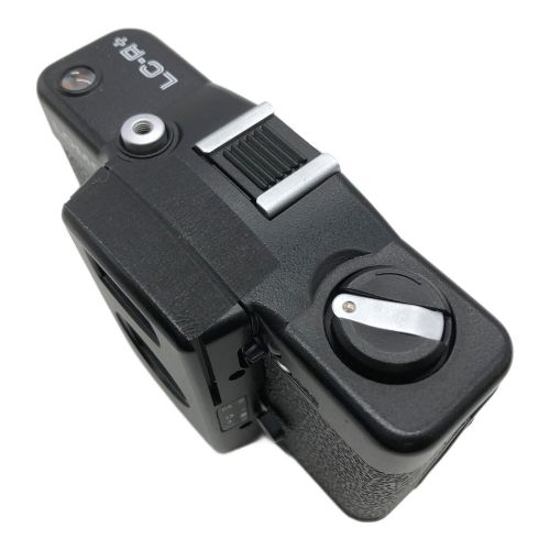 LOMO (ロモグラフィー) LC-A+ 35 mm Film Camera  焦点距離: 32mm 絞り: f2.8, f3.5, f5.6, f8, f11, f16 シャッタースピード: バルブ (B) - 1/500 -