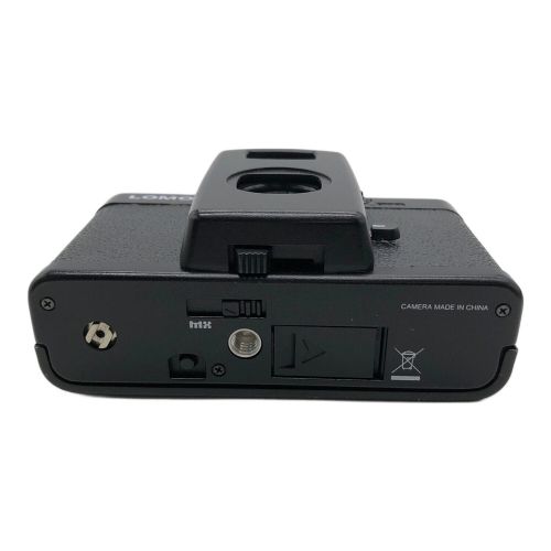 LOMO (ロモグラフィー) LC-A+ 35 mm Film Camera  焦点距離: 32mm 絞り: f2.8, f3.5, f5.6, f8, f11, f16 シャッタースピード: バルブ (B) - 1/500 -