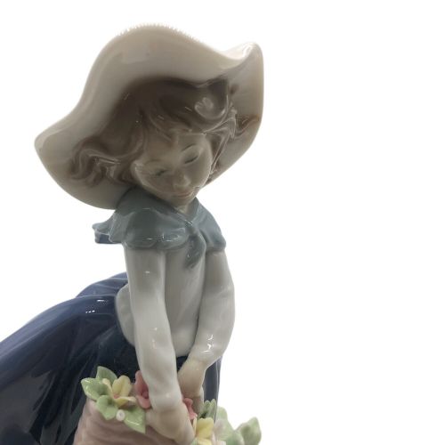 LLADRO (リヤドロ) フィギュリン 綺麗な花ばかり