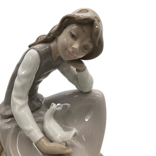 NAO (ナオ) フィギュリン 「少女と鳩」