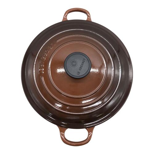 LE CREUSET 鋳鉄製 両手鍋 　茶色 24 良品 LE CREUSET (ルクルーゼ) 両手鍋 SIZE 24 ブラウン 蓋裏にややサビ有
