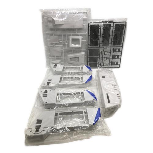 BANDAI バンダイ　ガンダム プラモデル 1/400 SCV-70 ホワイトベース 最終決戦仕様 (MSデッキ＆専用ガンダムコレクション3体付属)※現状販売品