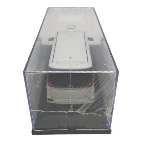 NOAH　ノア　ミニカー　ダイキャスト製 1/30