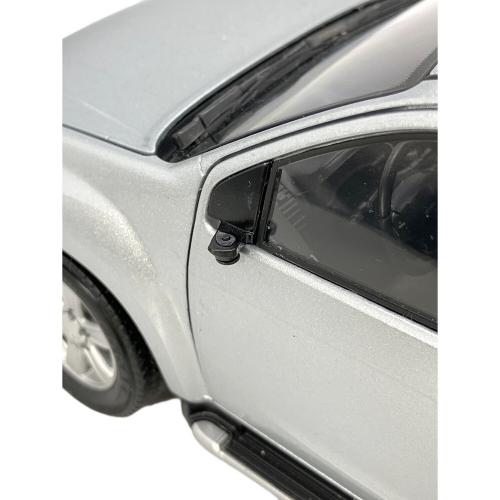 D-MAX Jピックアップトラック 1/18 ミニカー