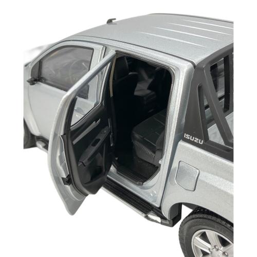 D-MAX Jピックアップトラック 1/18 ミニカー