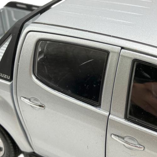 D-MAX Jピックアップトラック 1/18 ミニカー