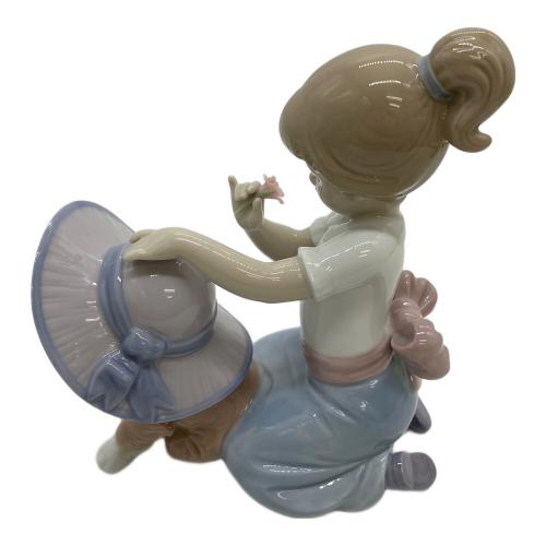 LLADRO (リヤドロ) フィギュリン おめかししようね