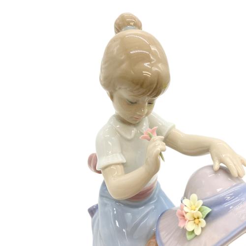 LLADRO (リヤドロ) フィギュリン おめかししようね