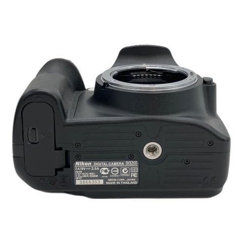 Nikon (ニコン) デジタル一眼レフカメラ D3200