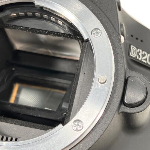 Nikon (ニコン) デジタル一眼レフカメラ D3200