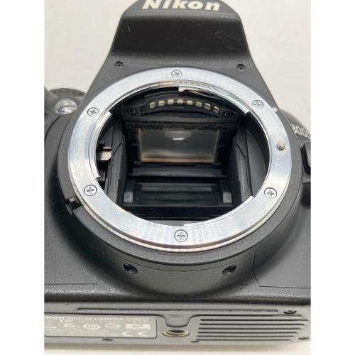 Nikon (ニコン) デジタル一眼レフカメラ D3000