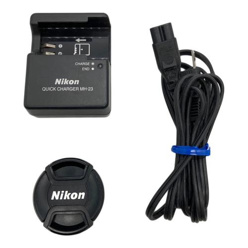 Nikon (ニコン) デジタル一眼レフカメラ D3000