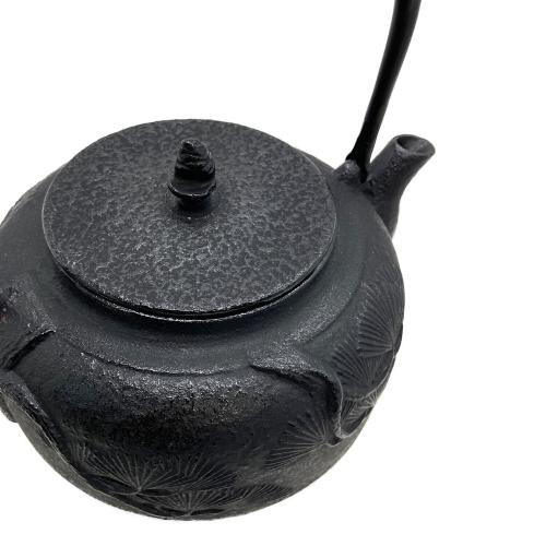 南部鉄器 (ナンブテッキ) 鉄瓶 万代屋 2.0L 松
