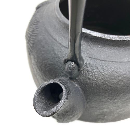 南部鉄器 (ナンブテッキ) 鉄瓶 万代屋 2.0L 松