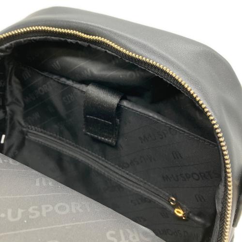 M U SPORTS (エムユースポーツ) デュアルレザービジューロイヤルバックパック 703U2058 ブラック