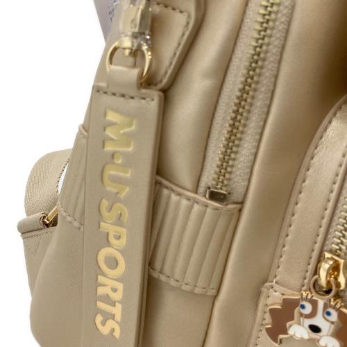 M U SPORTS (エムユースポーツ) デュアルレザービジューロイヤルバックパック 703U2058 ベージュ