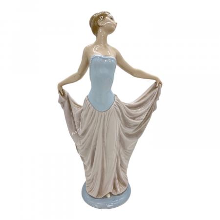 ◆LLADRO リヤドロ 踊る少女 スペシャルバージョン フィギュリン　美品 LLADRO (リヤドロ) フィギュリン 「踊る少女」｜トレファクONLINE