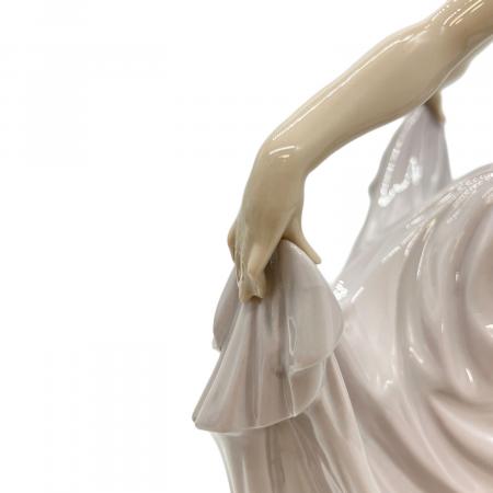 LLADRO (リヤドロ) フィギュリン 「踊る少女」｜トレファクONLINE