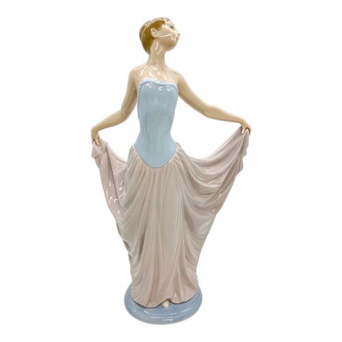 LLADRO (リヤドロ) フィギュリン 「踊る少女」