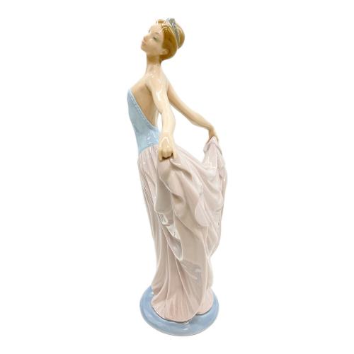LLADRO (リヤドロ) フィギュリン 「踊る少女」