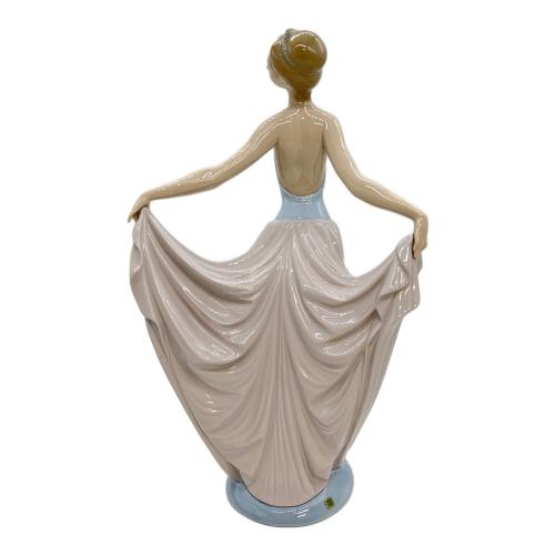 LLADRO (リヤドロ) フィギュリン 「踊る少女」