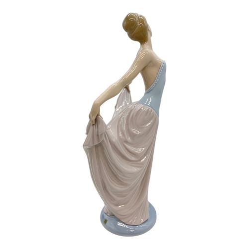 LLADRO (リヤドロ) フィギュリン 「踊る少女」