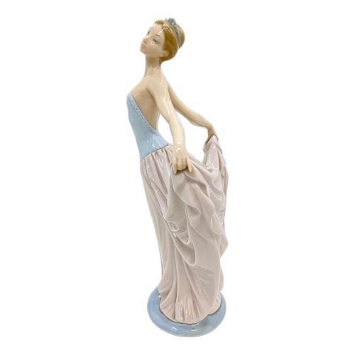 LLADRO (リヤドロ) フィギュリン 「踊る少女」