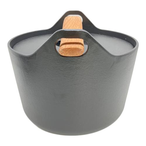 iittala (イッタラ) サルパネヴァ キャセロール ブラック