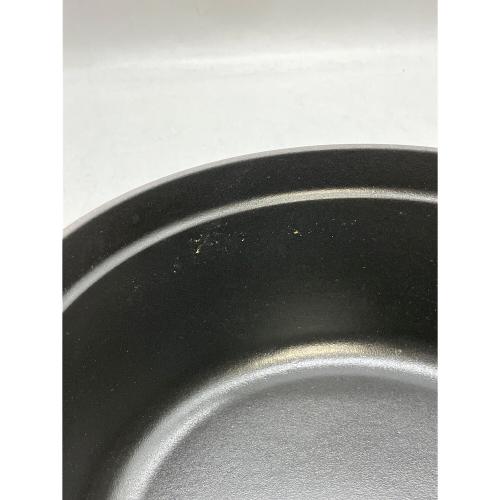 Staub (ストウブ) 鍋　COCOTTE RONDE 22CM 2.6L