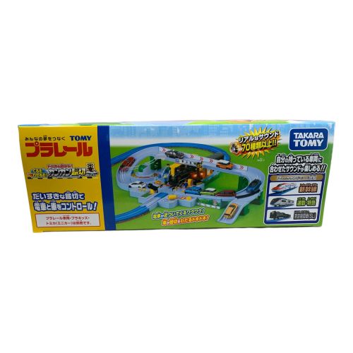 TOMY (トミー) プラレール プラレール トミカと遊ぼう! くるぞわたるぞ! カンカン踏切セット