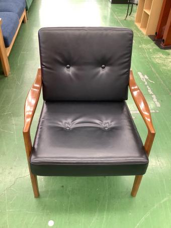 カリモク60 (カリモクロクマル) 1人掛けソファー ブラック フレームチェア 435 W36600BW