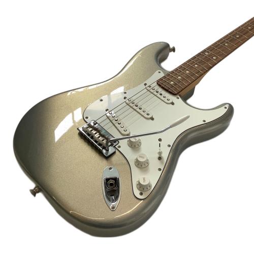 FENDER (フェンダー) エレキギター メキシコ製 @ Player Stratocaster PF(Pau Ferro) Silver 2020年製 ＭＸ20138036