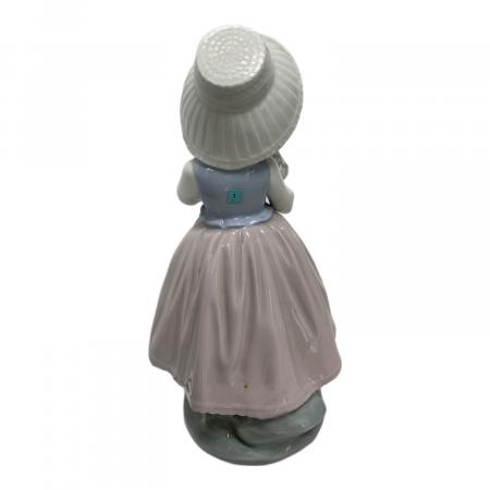 LLADRO (リヤドロ) フィギュリン リンダ 花束を持つ少女｜トレファクONLINE