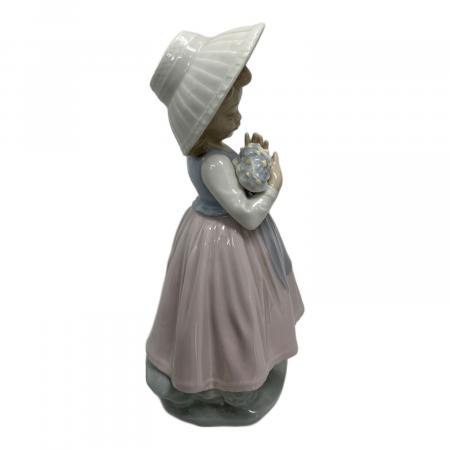 LLADRO リヤドロ　『花束をあなたに』 フィギュリン 置物　※元箱付属未使用 LLADRO (リヤドロ) フィギュリン リンダ 花束を持つ少女｜トレファクONLINE