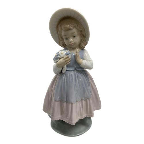 LLADRO (リヤドロ) フィギュリン リンダ 花束を持つ少女