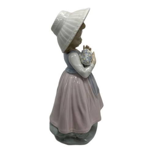 LLADRO (リヤドロ) フィギュリン リンダ 花束を持つ少女