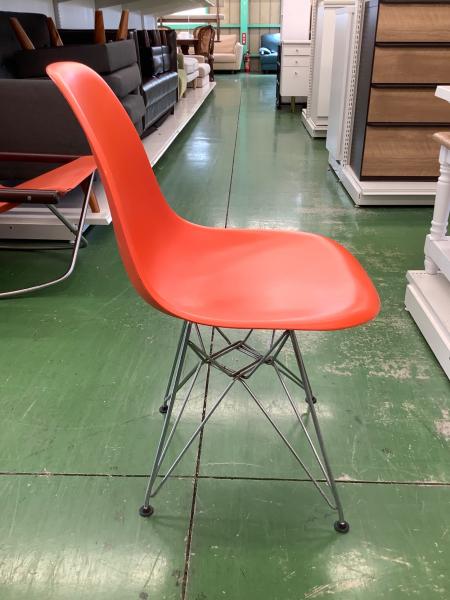 Vitra (ヴィトラ) イームズチェア オレンジ｜トレファクONLINE