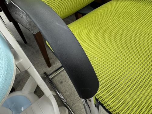 オカムラ オフィスチェア 黄緑 CM71AB　Contessa