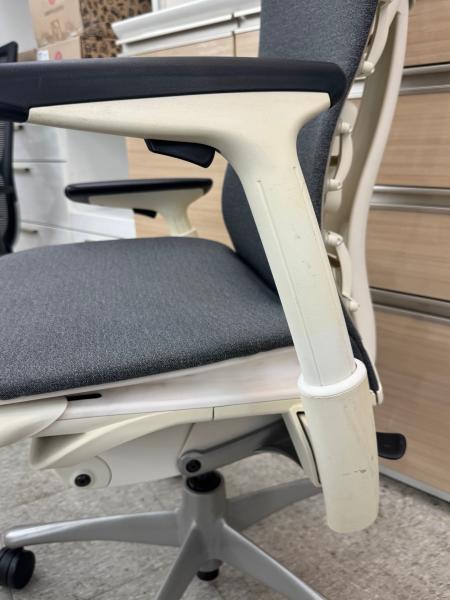 Herman Miller (ハーマンミラー) エンボディチェア グレー｜トレファク