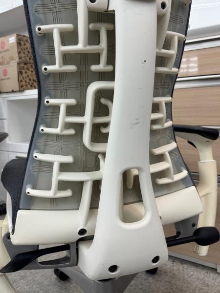 Herman Miller (ハーマンミラー) エンボディチェア グレー｜トレファク