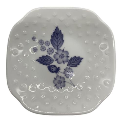 Wedgwood (ウェッジウッド) 小皿 ストロベリーブルーム