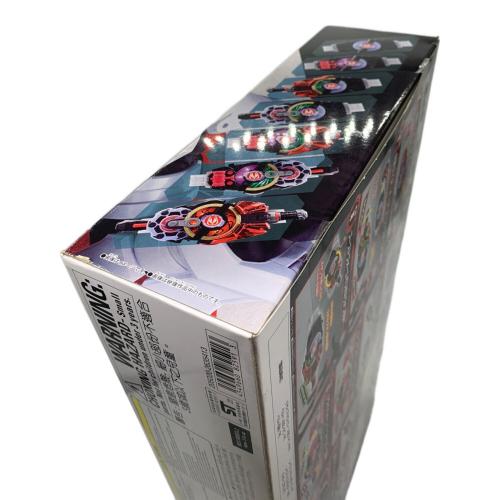 仮面ライダーギーツ (カメンライダーギーツ) DXデザイアドライバー＆ゾンビブレイズバックル＆レイズバックルホルダー 仮面ライダー