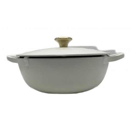 LE CREUSET (ルクルーゼ) 両手鍋 ホワイト マルミット コットン スターレリーフ 22cm