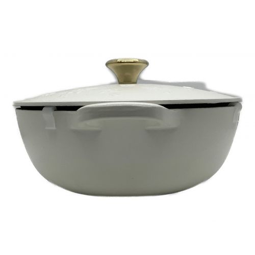 LE CREUSET (ルクルーゼ) 両手鍋 ホワイト マルミット コットン スターレリーフ 22cm