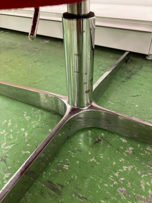 エッグチェア レッド リプロダクト品